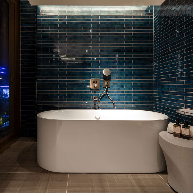 Corner Suite