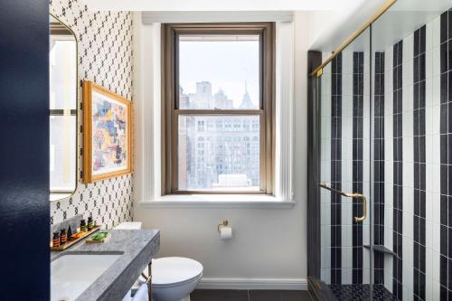 Premium King Room with City View