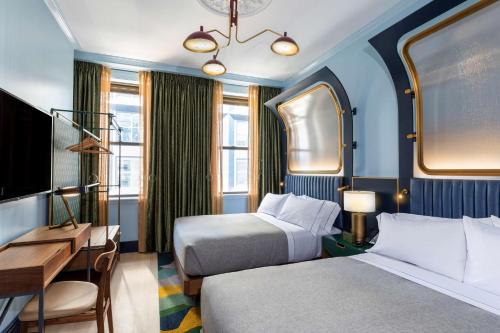 Queen Room with Two Queen Beds - Hearing Accessible/City View