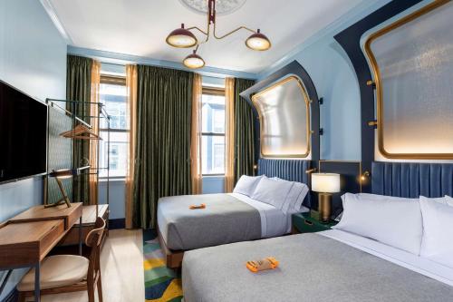 Queen Room with Two Queen Beds - Hearing Accessible/City View