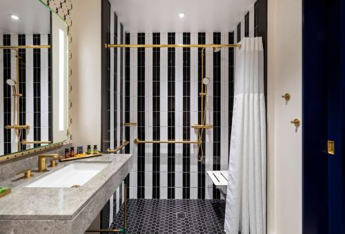 Queen Room with Two Queen Beds - Mobility Accessible