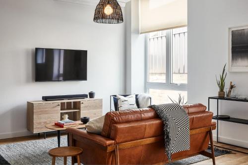 Second Floor Studio with Garden View