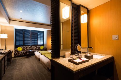 Short Stay (Check-in 17:00~/ Check-out ~11:00) - Executive Twin Room with City View