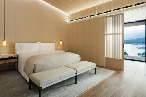 Lake Chuzenji View, Suite, 1 King, Sofa bed, Balcony