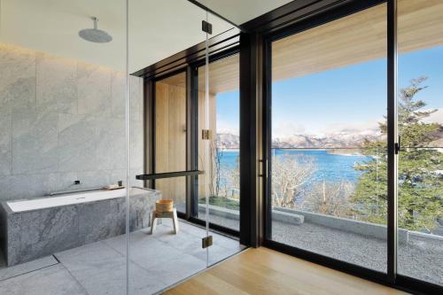 Lake Chuzenji View, Suite, 1 King, Sofa bed, Balcony