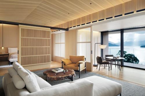 Lake Chuzenji View, Suite, 1 King, Sofa bed, Balcony