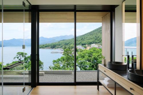 Lake Chuzenji View, Suite, 1 King, Sofa bed, Balcony