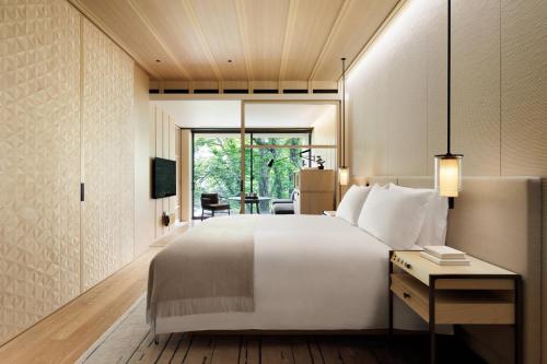Riverside Garden View, Guest room, 1 King, Balcony