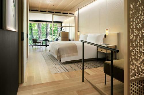 Riverside Garden View, Guest room, 1 King, Balcony