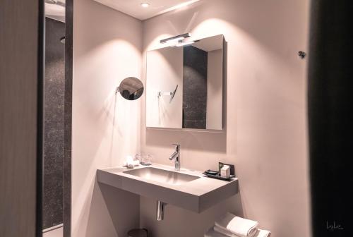 Luxury Twin with Shower