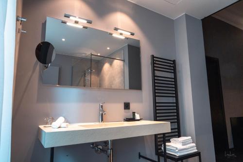 Luxury Twin with Shower