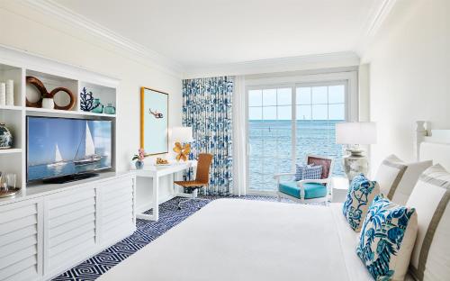 Grand Oceanfront Residence Suite w/Kitchen, 1King/Queen Sofa