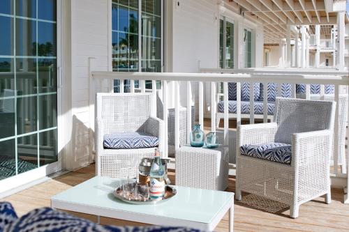 Grand Oceanfront Residence Suite w/Kitchen, 1King/Queen Sofa