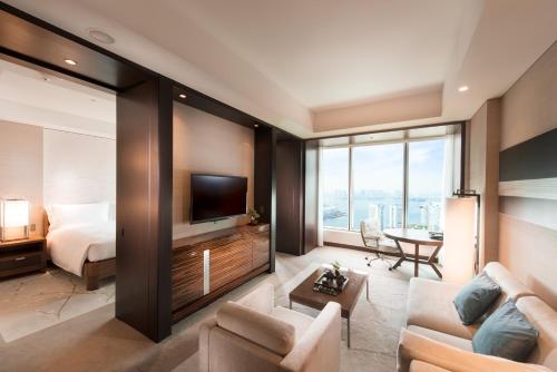 Staycation Offer - King Suite with Bay View