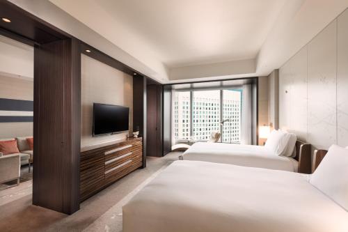 Staycation Offer - Twin Suite with City View