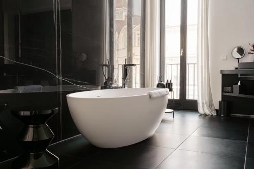 PRIVATE / LUXURY