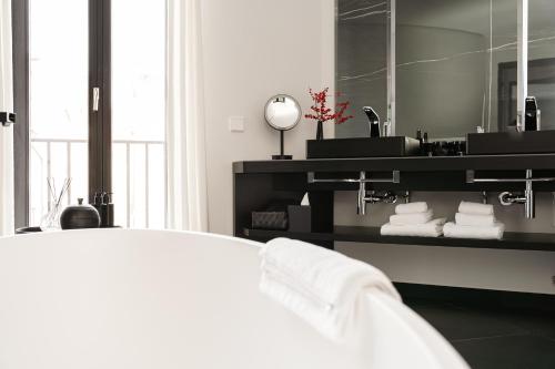 PRIVATE / LUXURY