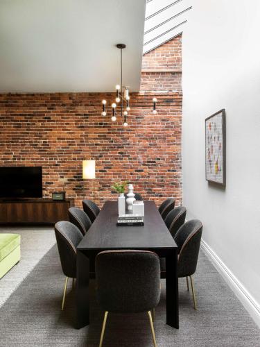 Grand Arlington King Suite
