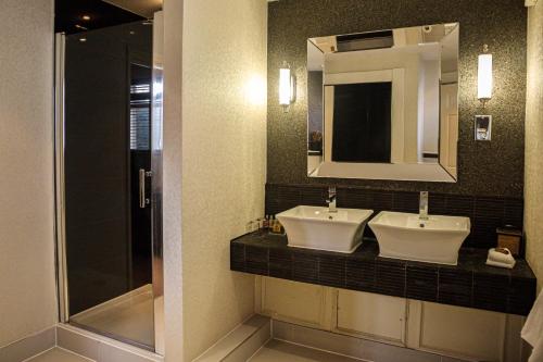 Suite with Garden View