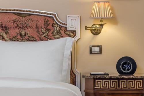 Classic, Guest room, 1 King, Courtyard view, High Floor
