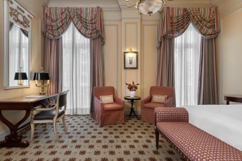 Deluxe, Guest room, 1 King, City view