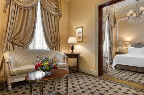 Deluxe Suite 1 Bedroom Suite, 1 King, Courtyard view