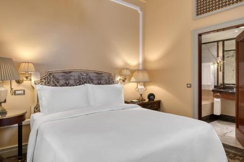Deluxe Suite 1 Bedroom Suite, 1 King, Courtyard view