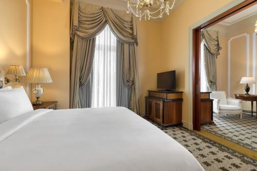 Grand Suite 1 Bedroom Suite, 1 King, City view
