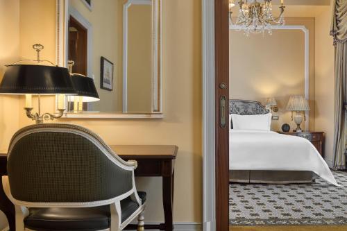 Grand Suite 1 Bedroom Suite, 1 King, City view