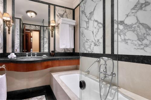 Executive Acropolis Suite 1 Bedroom Suite, 1 King, City view