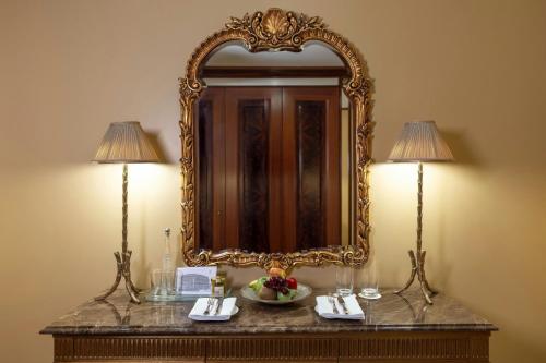 Grand Acropolis Suite 1 Bedroom Suite, 1 King, City view