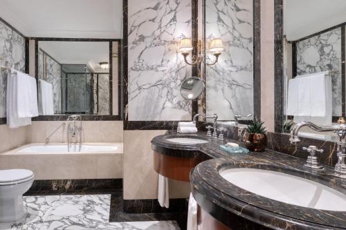 Grand Deluxe Suite, 2 Bedroom Suite, City view