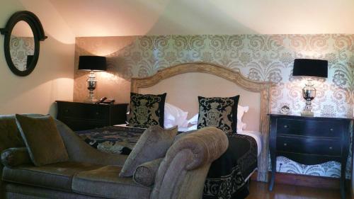 King Room - 115 ft² Parking Included
