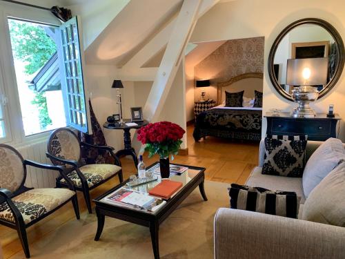 Master Suite with Cabana and Parking Included - 148 ft² 