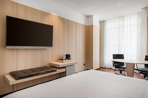 Superior King Room 