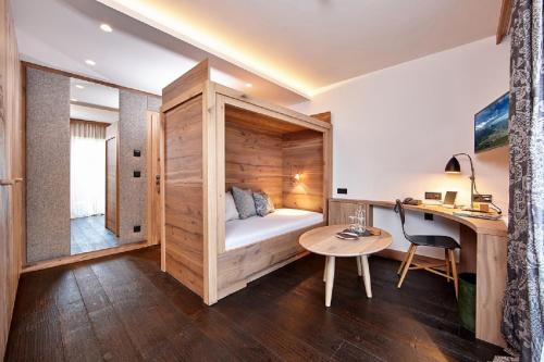 Suite with Mountain View