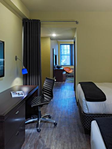 Queen Suite with Two Queen Beds with Sofa Bed and City View - Non-Smoking