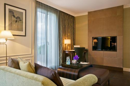 Junior Suite with Lake View
