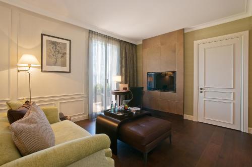 Superior Room with Mountain View