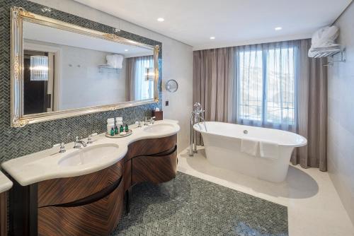 Executive Suite with Lake View