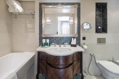 Junior Suite With Mountain View
