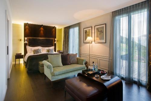 Junior Suite with Terrace and Lake View
