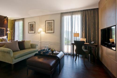 Superior Room with Terrace and Lake View