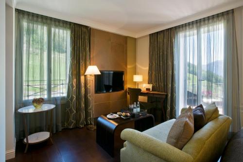 Double Room with Terrace and Lake View
