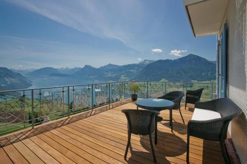 Corner Suite with Terrace and Lake View