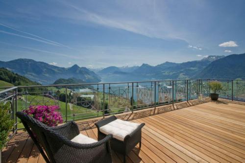 Corner Suite with Terrace and Lake View