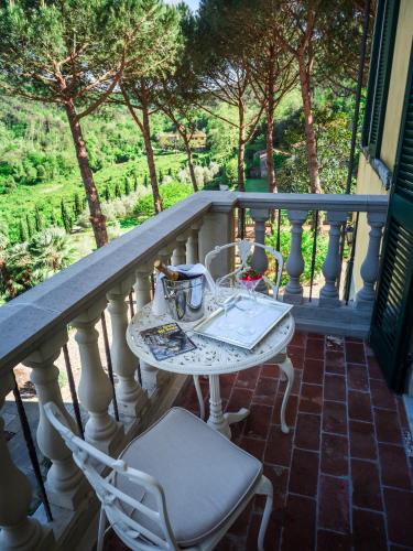 Superior Double Room with Balcony and Valley View