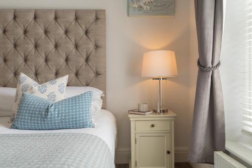 Classic Room - with street facing view 