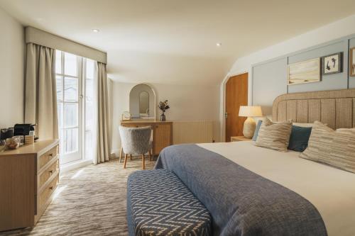 Superior Room - With Partial River View 