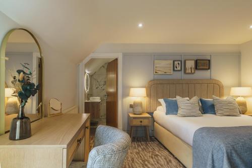 Superior Room - With Partial River View 